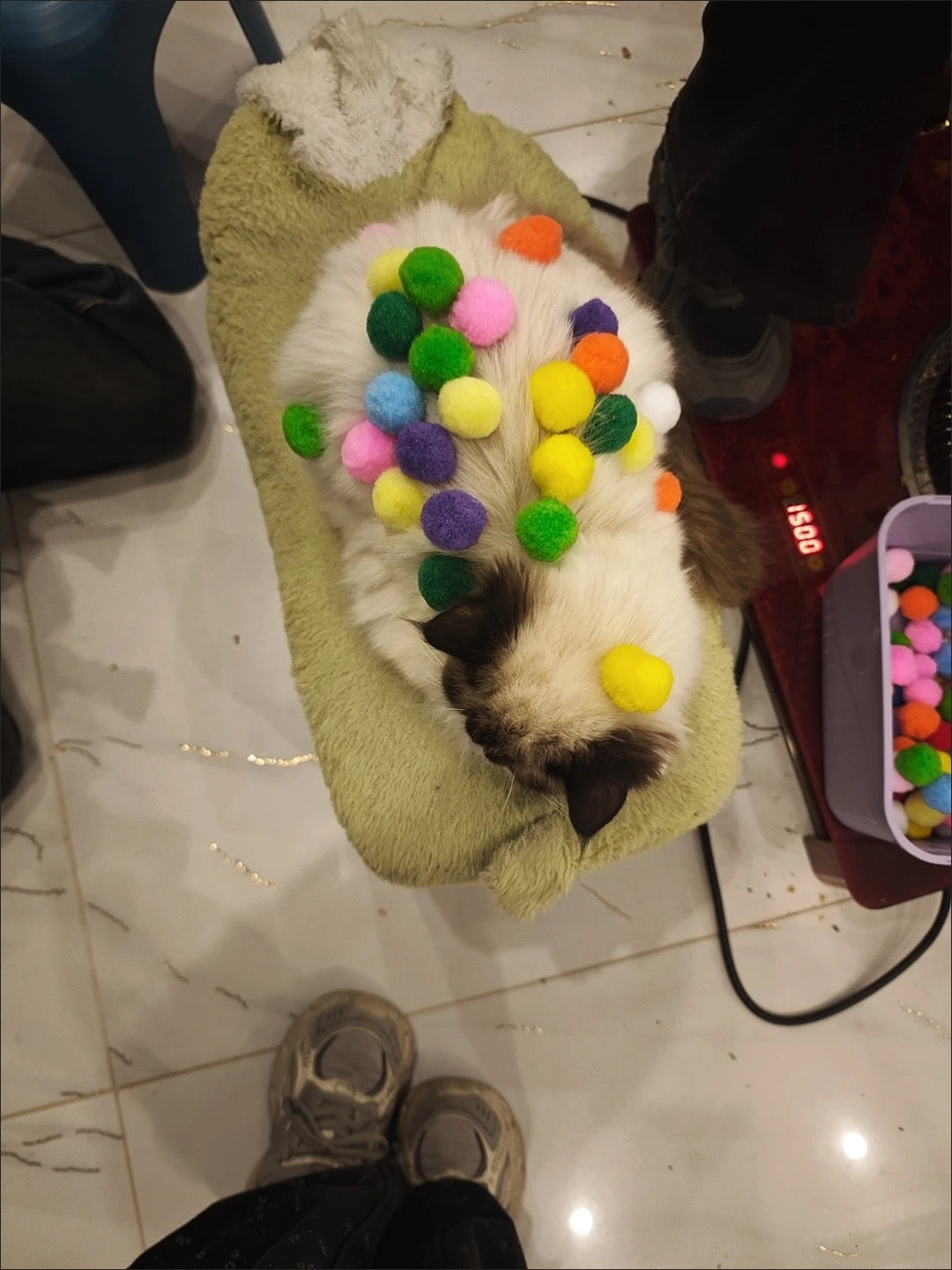 逗猫玩枪毛绒球发射器