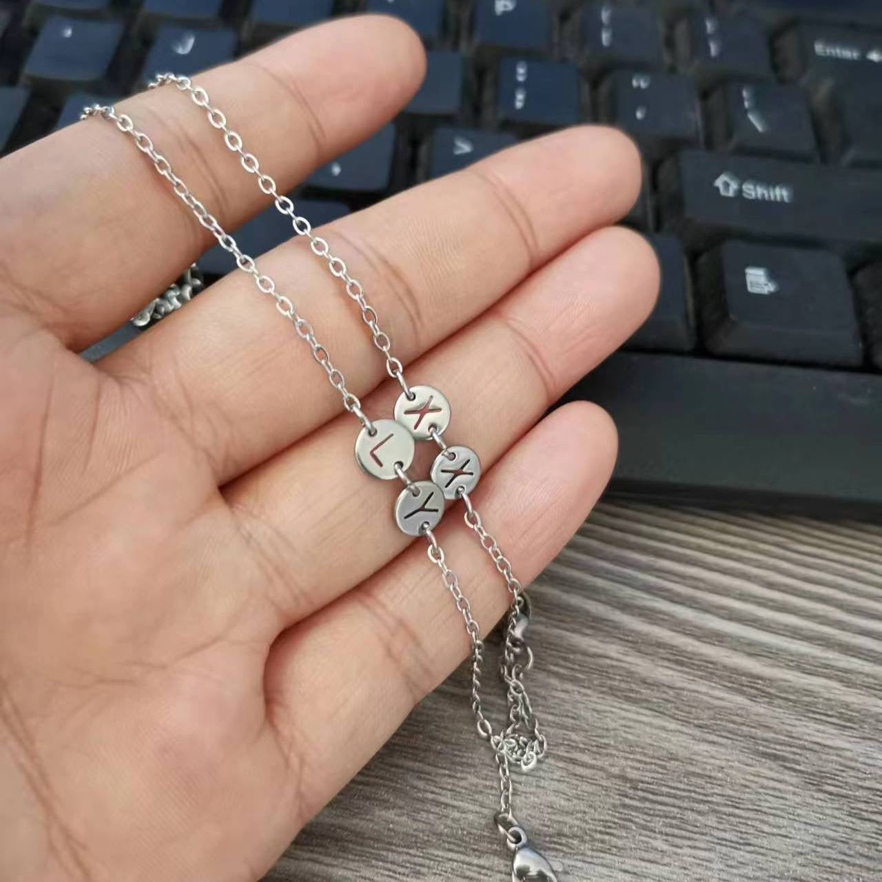 可定製字母鈦鋼手鏈