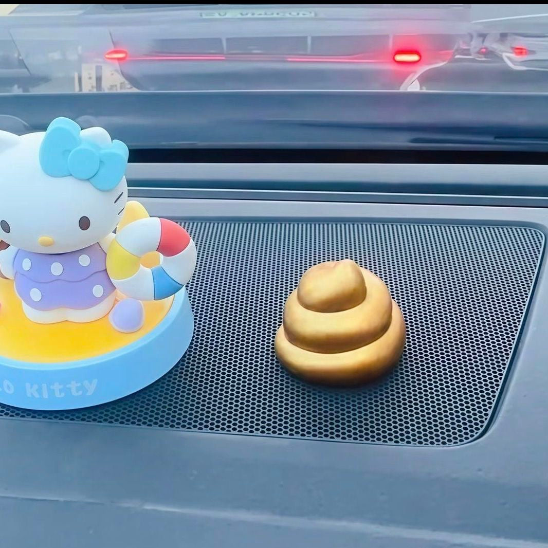 屎來運轉金色便便車載旋轉擺件