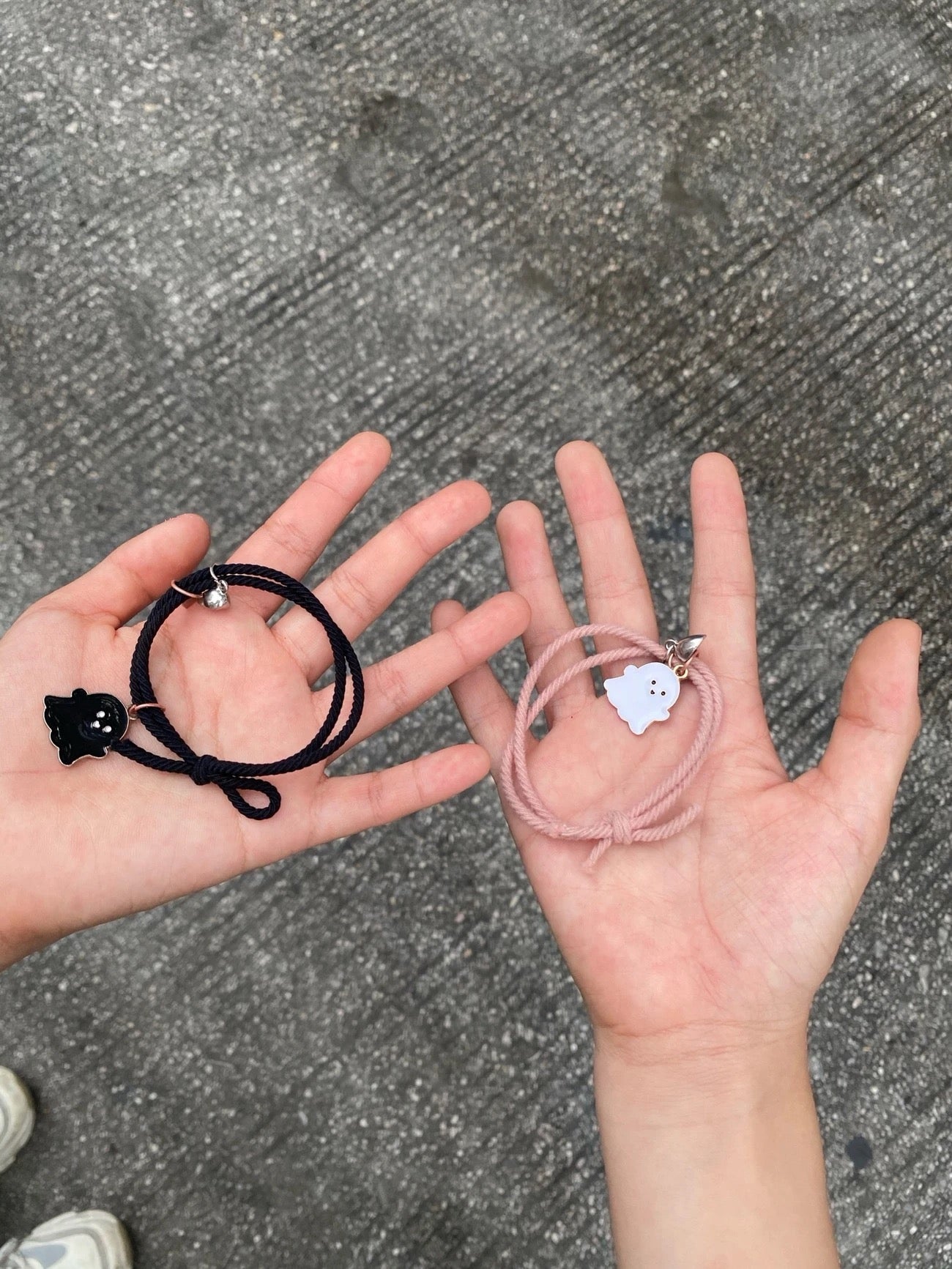 卡通粉黑幽靈磁吸手鏈