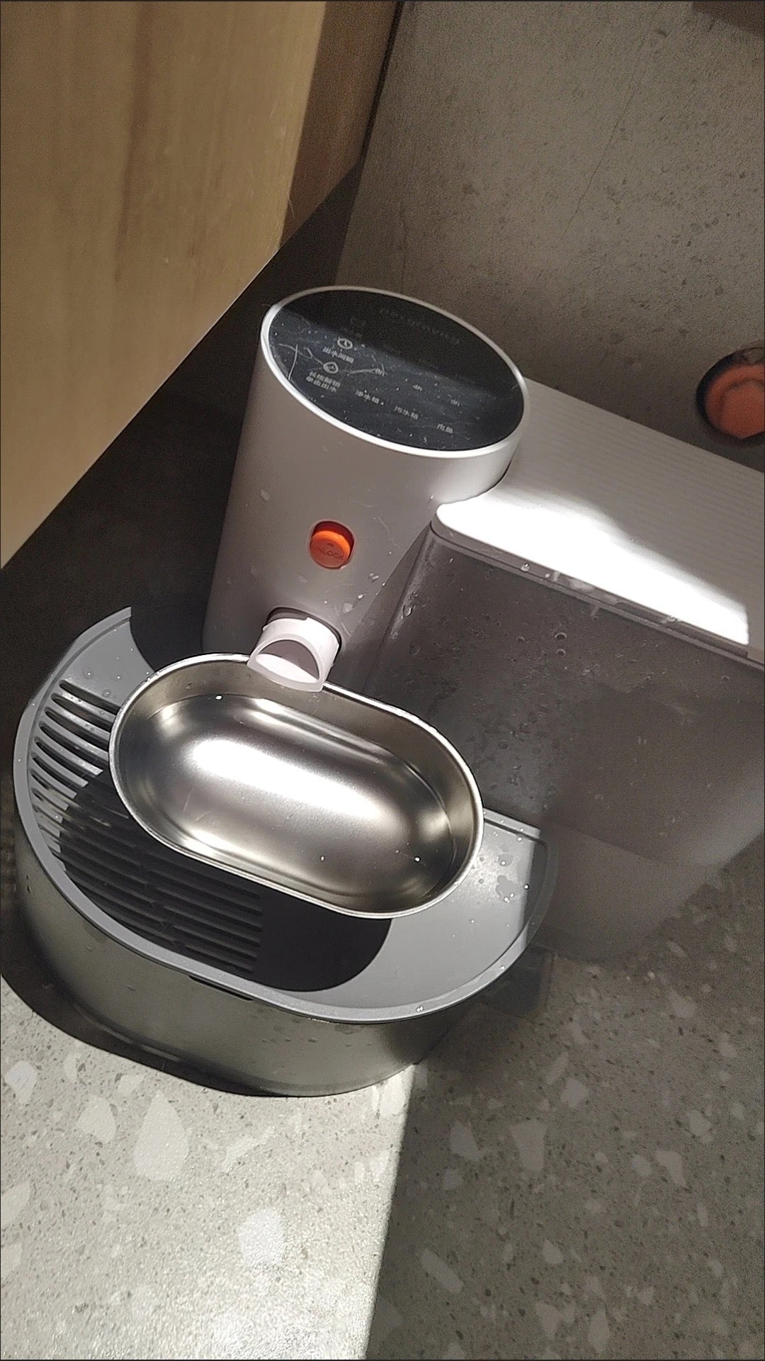 智能傾倒式寵物飲水機
